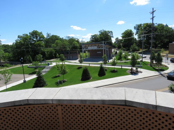 Rooftop Garden patio Overlooking Thornapple Plaza